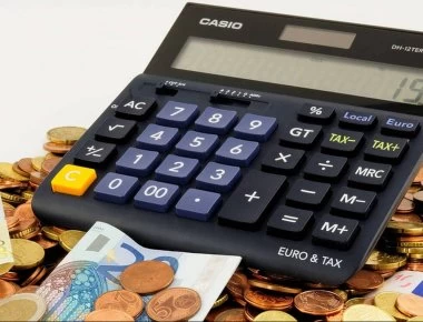 Πώς θα κερδίσετε έκπτωση φόρου όσοι αμείβεστε με «μπλοκάκια»